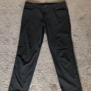 Lululemon Men’s ABC pant. Size 34 Regular. Gray.